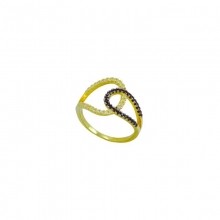 Μοντέρνο γυναικείο δακτυλίδι από κίτρινο χρυσό Κ14 με λευκά και μαύρα ζιργκόν.